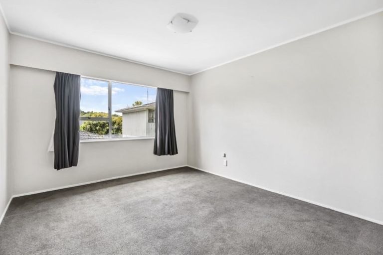 Photo of property in 1/9 Paruru Avenue, Northcote, Auckland, 0627