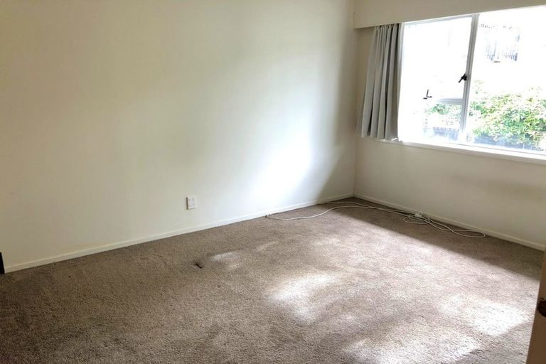 Photo of property in 2/205 Onewa Road, Birkenhead, Auckland, 0626