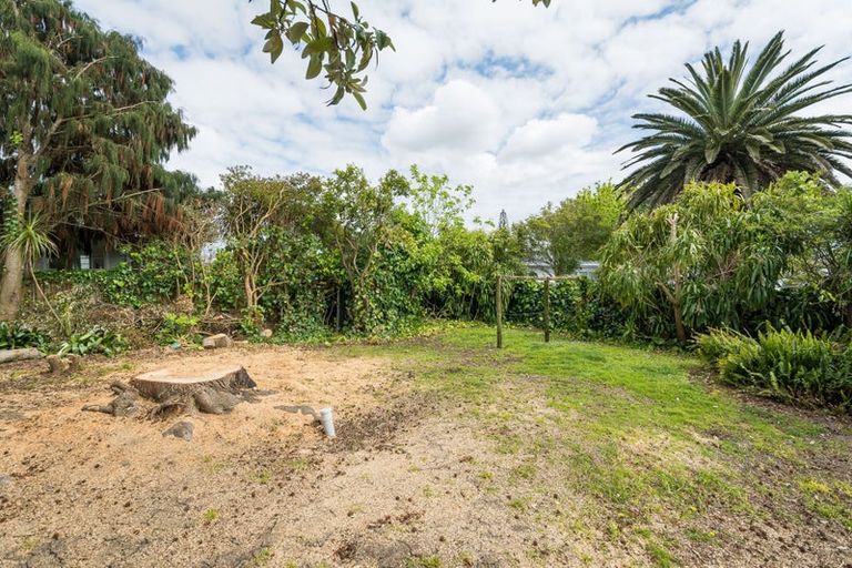 Photo of property in 98 Wharf Road, Te Atatu Peninsula, Auckland, 0610