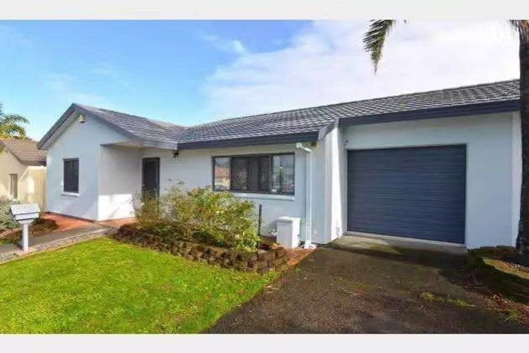 Photo of property in 10 Lockington Avenue, Henderson, Auckland, 0612