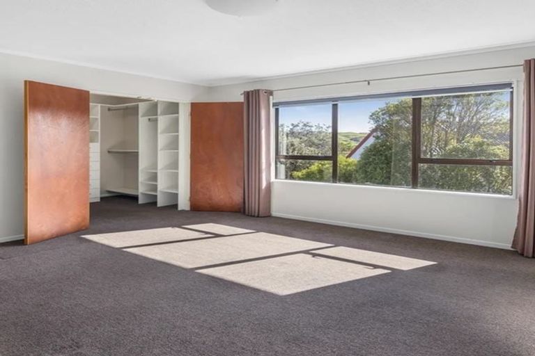 Photo of property in 9 Curacao Place, Grenada Village, Wellington, 6037