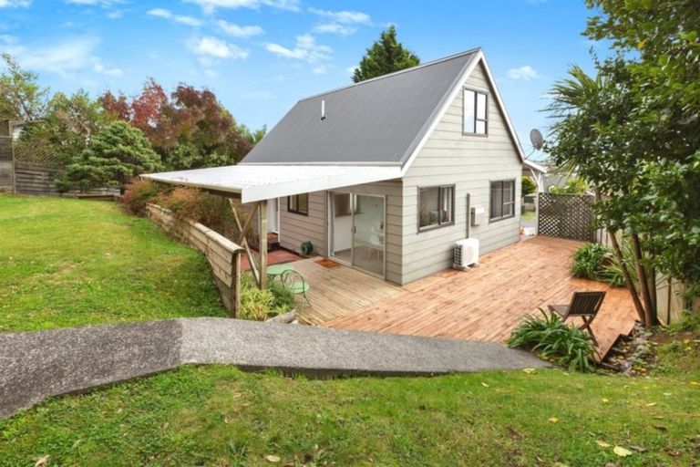 Photo of property in 9 Cleat Street, Whitby, Porirua, 5024