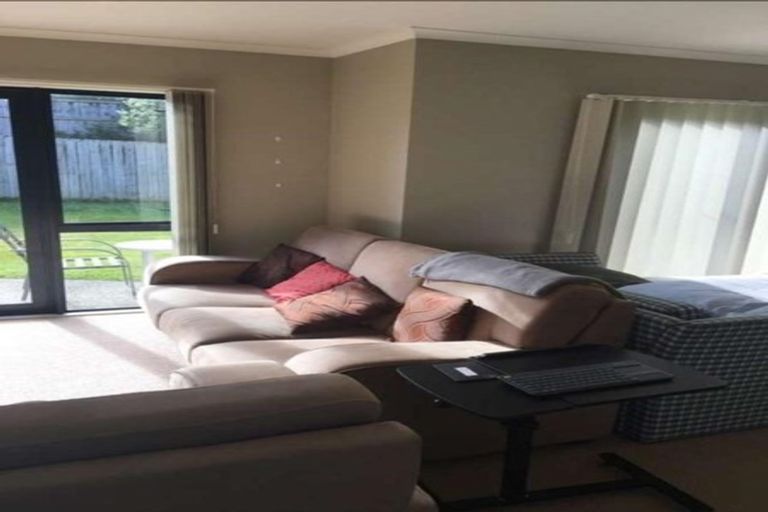 Photo of property in 4 Vicente Place, Oteha, Auckland, 0632