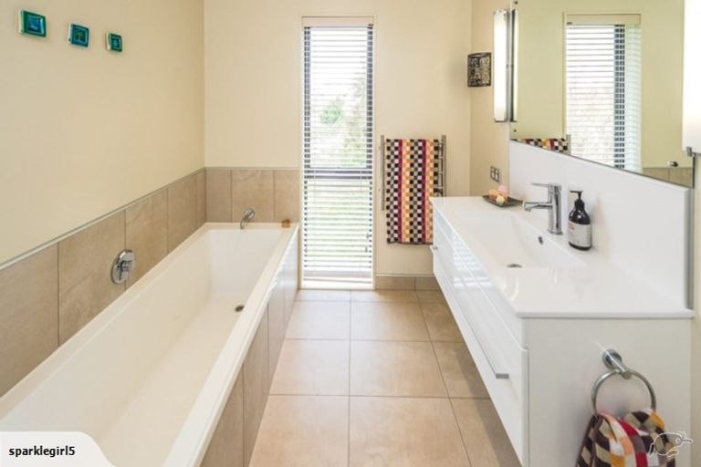 Photo of property in 6-10 Saint Johns Close, Feilding, 4702