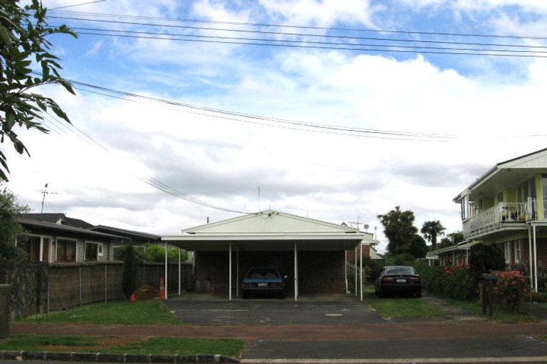 Photo of property in 15 Wainui Avenue, Point Chevalier, Auckland, 1022