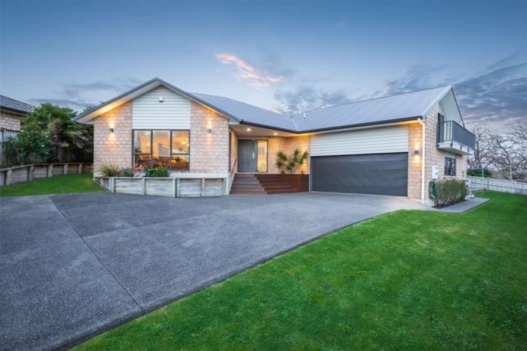 Photo of property in 2 Bovill Way, Tuakau, 2121