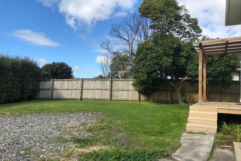 Photo of property in 42 Durham Street, Te Atatu Peninsula, Auckland, 0610