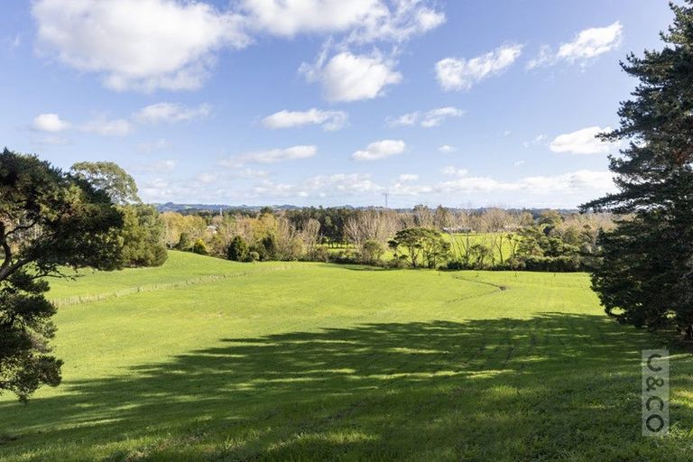 Photo of property in 408 Taupaki Road, Kumeu, 0892