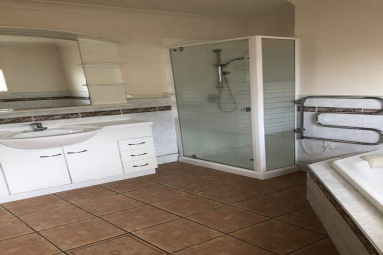 Photo of property in 27a St Annes Crescent, Wattle Downs, Auckland, 2103