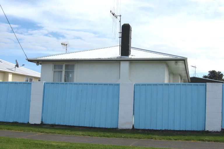 Photo of property in 13 Raupo Street, Castlecliff, Whanganui, 4501