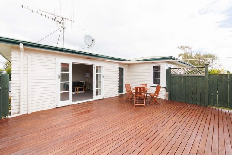 Photo of property in 10 Chester Crescent, West End, Palmerston North, 4410