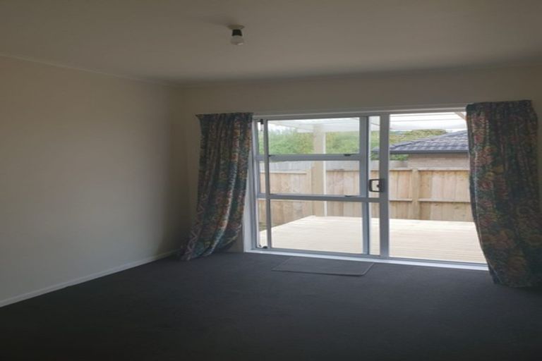 Photo of property in 6 Knox Road, Swanson, Auckland, 0612