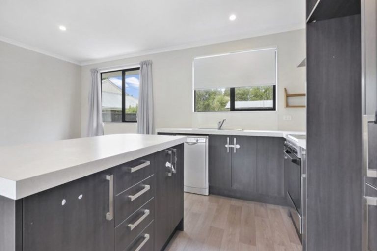 Photo of property in 28 Railway Terrace East, Glentunnel, Sheffield, 7673