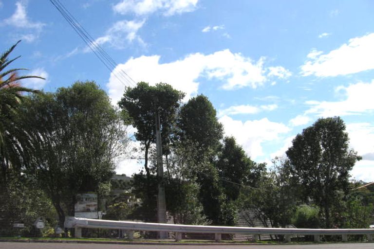 Photo of property in 1/898 Beach Road, Waiake, Auckland, 0630