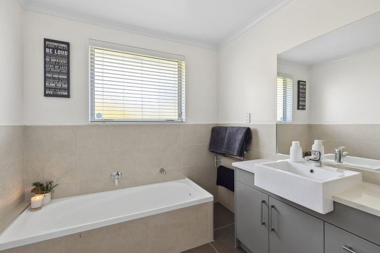 Photo of property in 28 Kelly Road, Cambridge, 3434