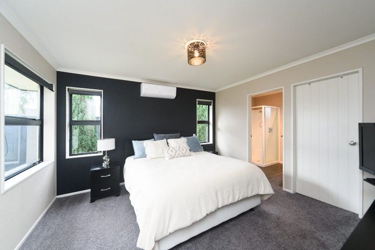 Photo of property in 6 Nevada Way, Kelvin Grove, Palmerston North, 4414