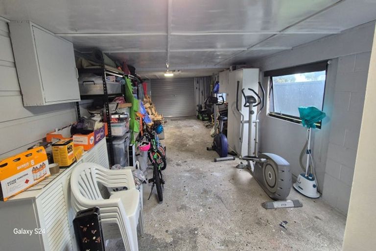 Photo of property in 17 Maple Grove, Maungaraki, Lower Hutt, 5010