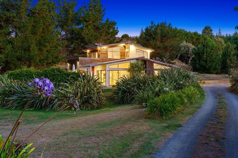 Photo of property in 24 Raukawa Road, Peka Peka, Waikanae, 5391