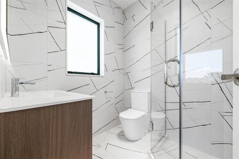 Photo of property in 28 Whakairo Crescent, Gulf Harbour, 0930