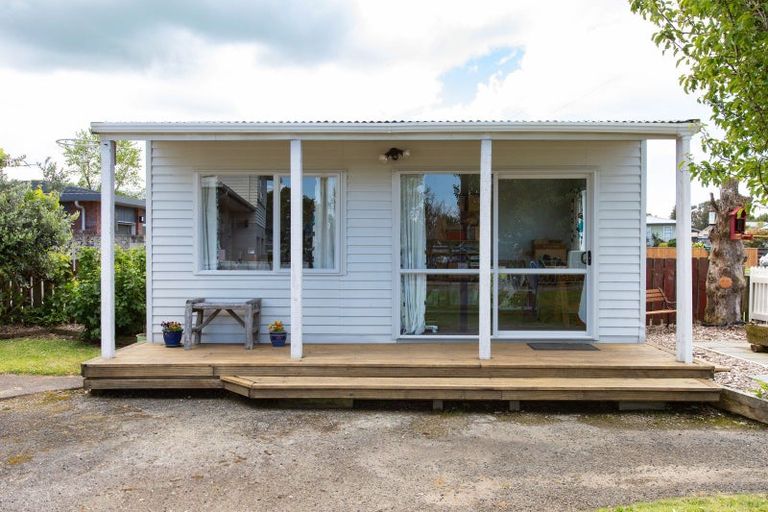 Photo of property in 77 Fergusson Street, Woodville, 4920