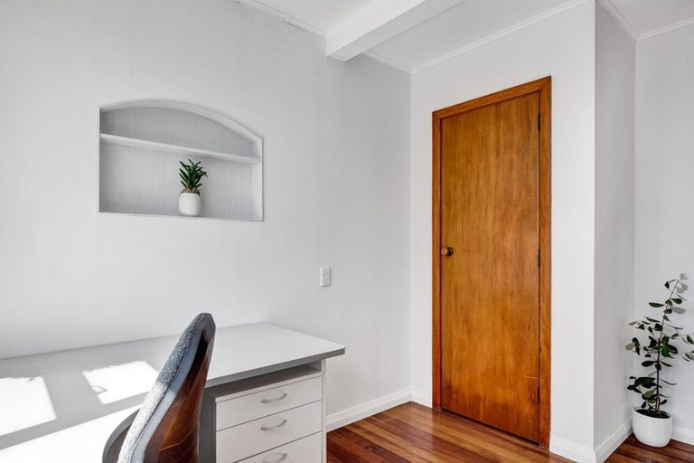 Photo of property in 62 Lismore Street, Merrilands, New Plymouth, 4312