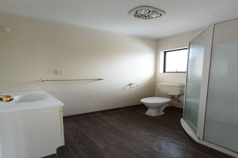 Photo of property in 2/62 Tonar Street, Northcote, Auckland, 0627