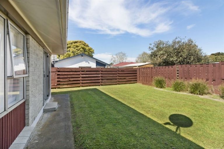 Photo of property in 2/15 Meadowcourt Drive, Manukau, Auckland, 2025