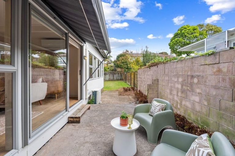 Photo of property in 1/1a Margaret Place, Milford, Auckland, 0620
