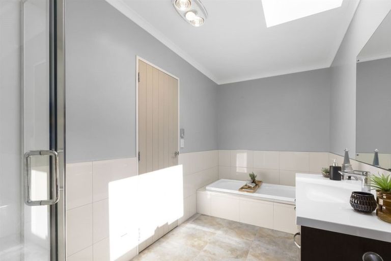 Photo of property in 29 Te Puia Drive, Aotea, Porirua, 5024