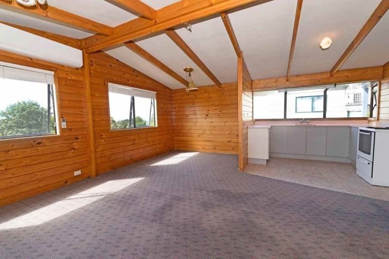 Photo of property in 1/28 Elizabeth Drive, West Harbour, Auckland, 0618