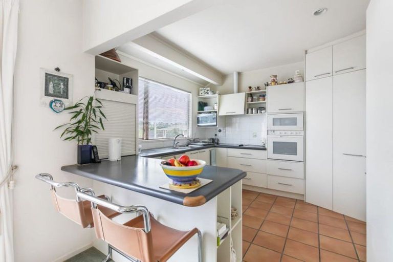 Photo of property in 2 Fairsea Place, Lynfield, Auckland, 1042
