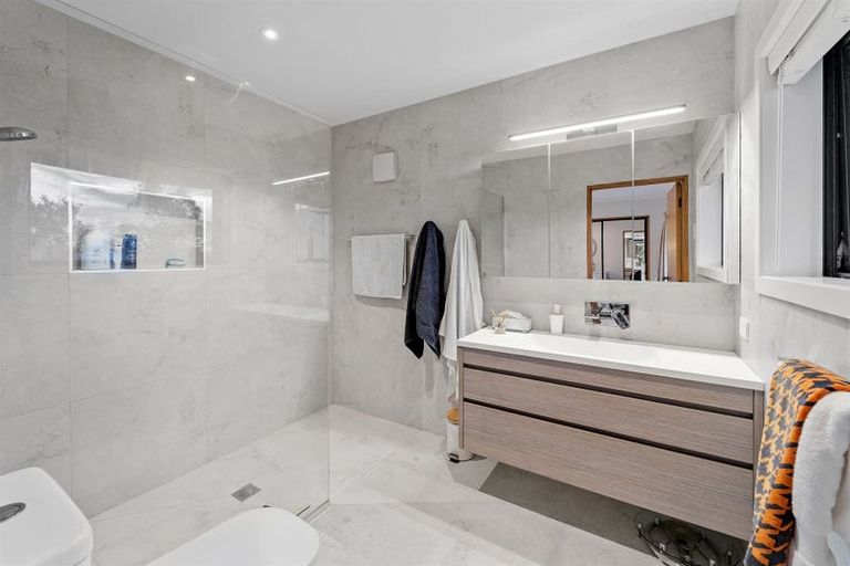 Photo of property in 1/9 Taumata Road, Castor Bay, Auckland, 0620