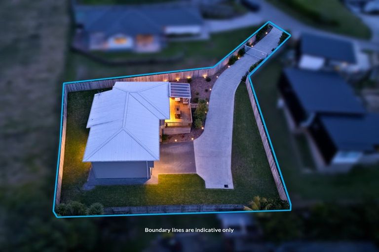 Photo of property in 17 Rauta Way, Helensville, 0800