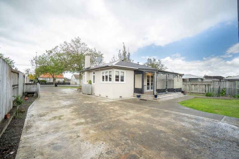 Photo of property in 653 Featherston Street, Roslyn, Palmerston North, 4414