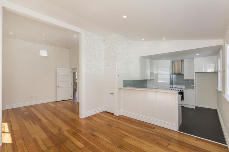 Photo of property in 1/1 Balmain Road, Birkenhead, Auckland, 0626