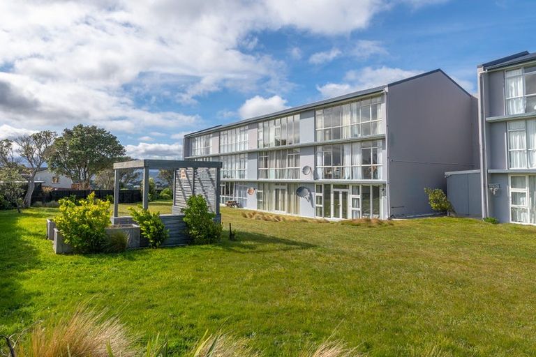 Photo of property in 23 Rangitane Street, Maupuia, Wellington, 6022