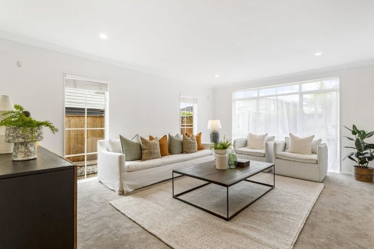 Photo of property in 5 Wye Oak Drive, Schnapper Rock, Auckland, 0632