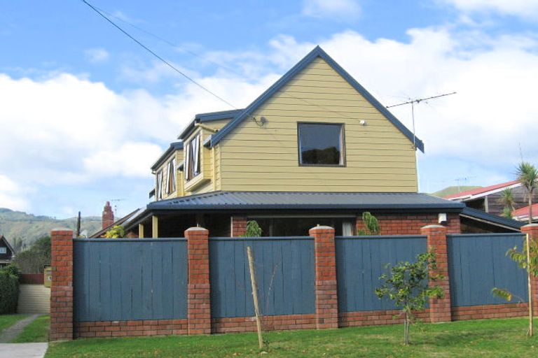 Photo of property in 11 Charleston Avenue, Boulcott, Lower Hutt, 5011