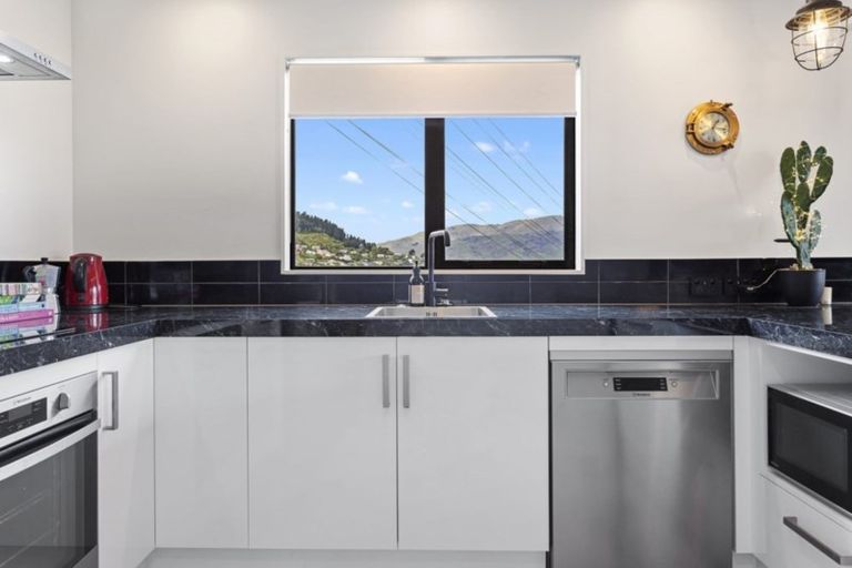 Photo of property in 17 Bridle Path, Lyttelton, 8082