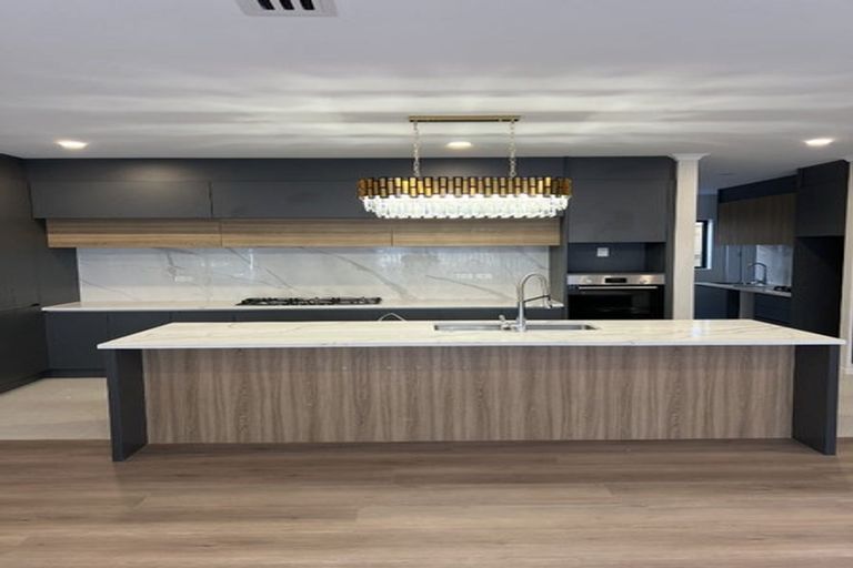 Photo of property in 28 Ballyalton Crescent, Flat Bush, 2019