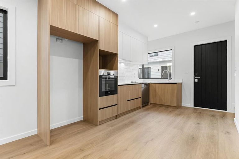 Photo of property in 11/25 Swanson Road, Henderson, Auckland, 0610