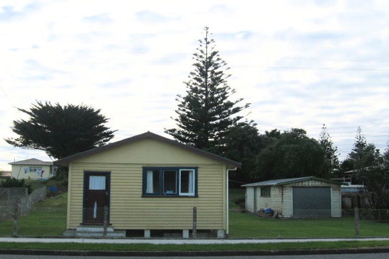 Photo of property in 83 Moana Street, Otaki Beach, Otaki, 5512