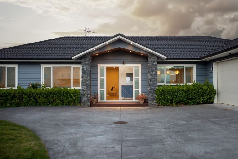 Photo of property in 13 Dulverton Rise, Flagstaff, Hamilton, 3210