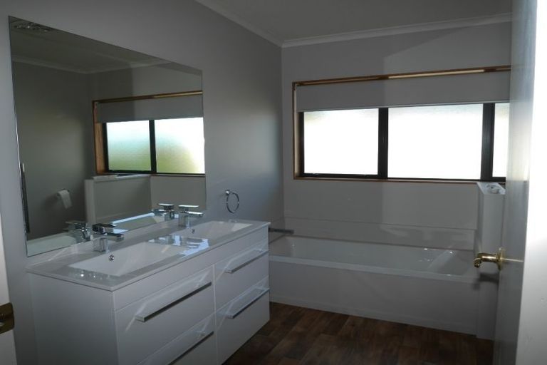 Photo of property in 77 Michael Road, Paraparaumu Beach, Paraparaumu, 5032