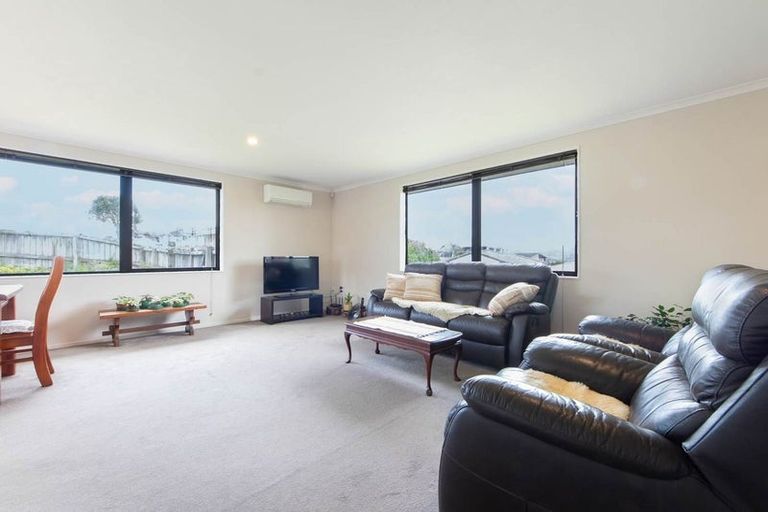 Photo of property in 55 Tiriwa Drive, Massey, Auckland, 0614