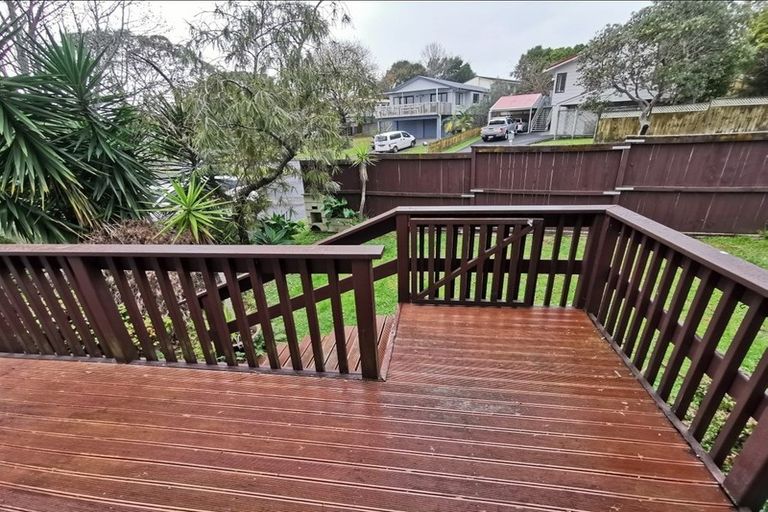 Photo of property in 16 Raphael Place, West Harbour, Auckland, 0618