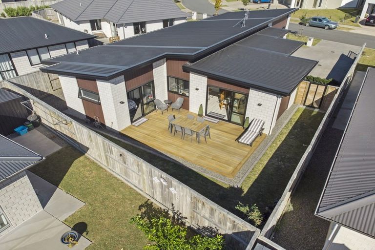 Photo of property in 82 Awataha Crescent, Pyes Pa, Tauranga, 3110