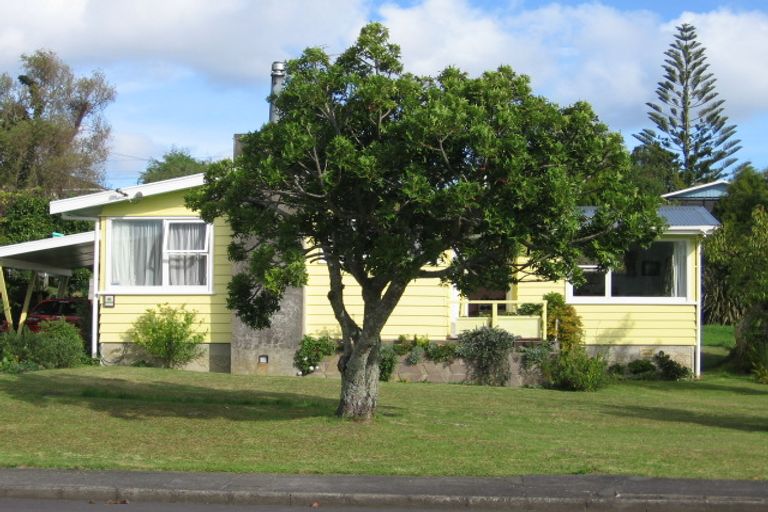 Property details for 2 Chapman Road, Te Atatu Peninsula, Auckland, 0610