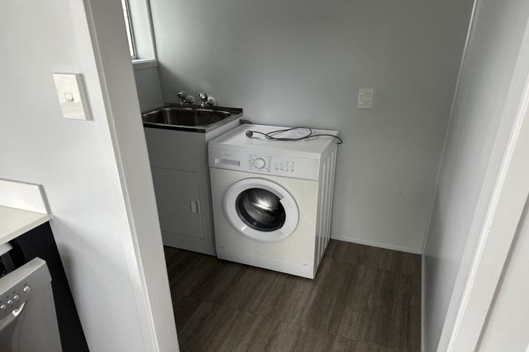 Photo of property in 2/45 Knightsbridge Drive, Forrest Hill, Auckland, 0620