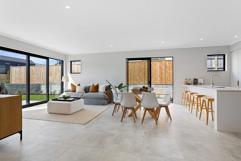 Photo of property in 21 Cambie Avenue, Red Beach, 0932